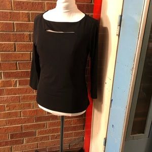 Keyhole cut out top 3/4 length sleeve